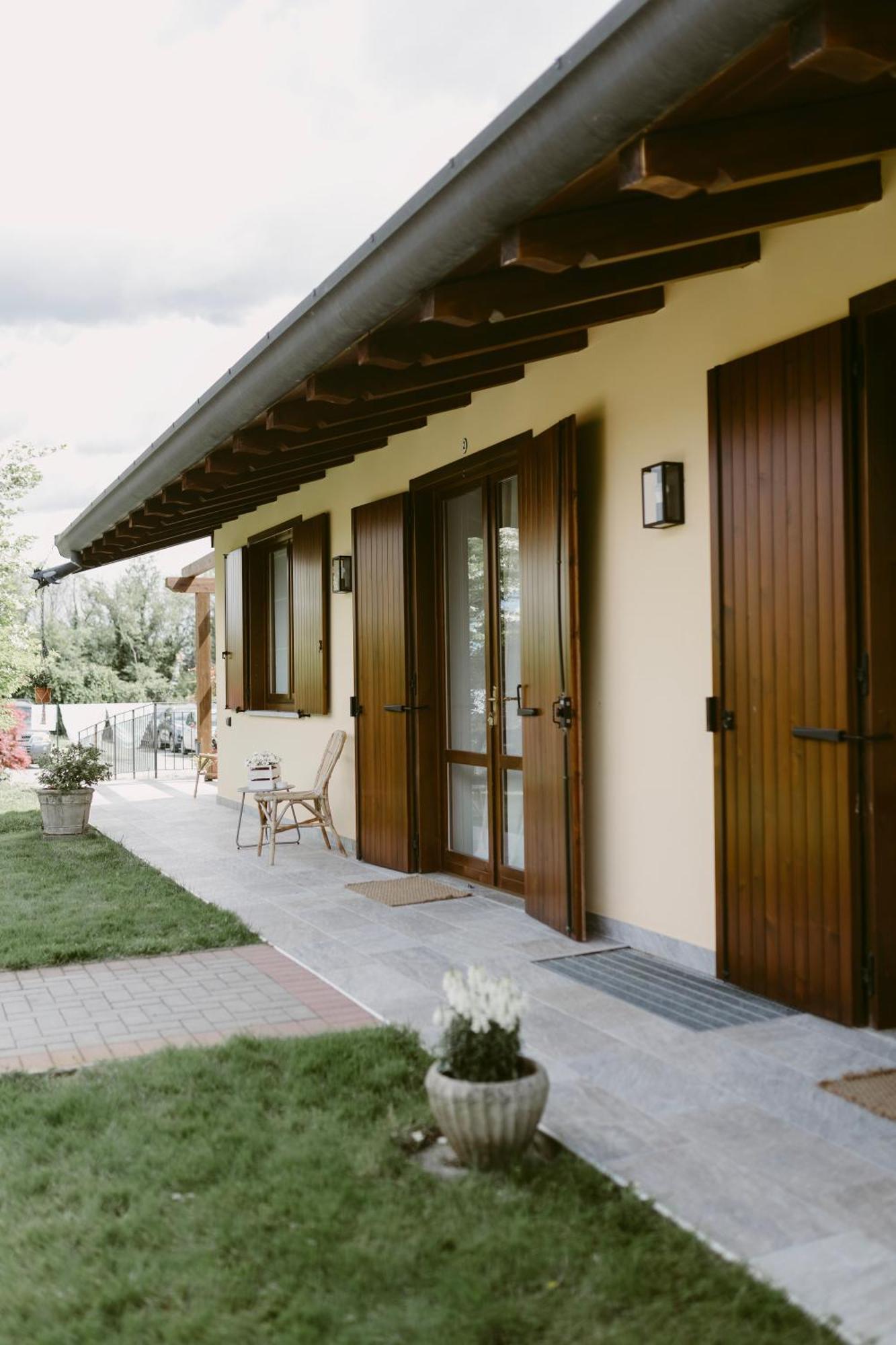 La Casetta Malpensa Guesthouse คาเซ นูโอเว ภายนอก รูปภาพ