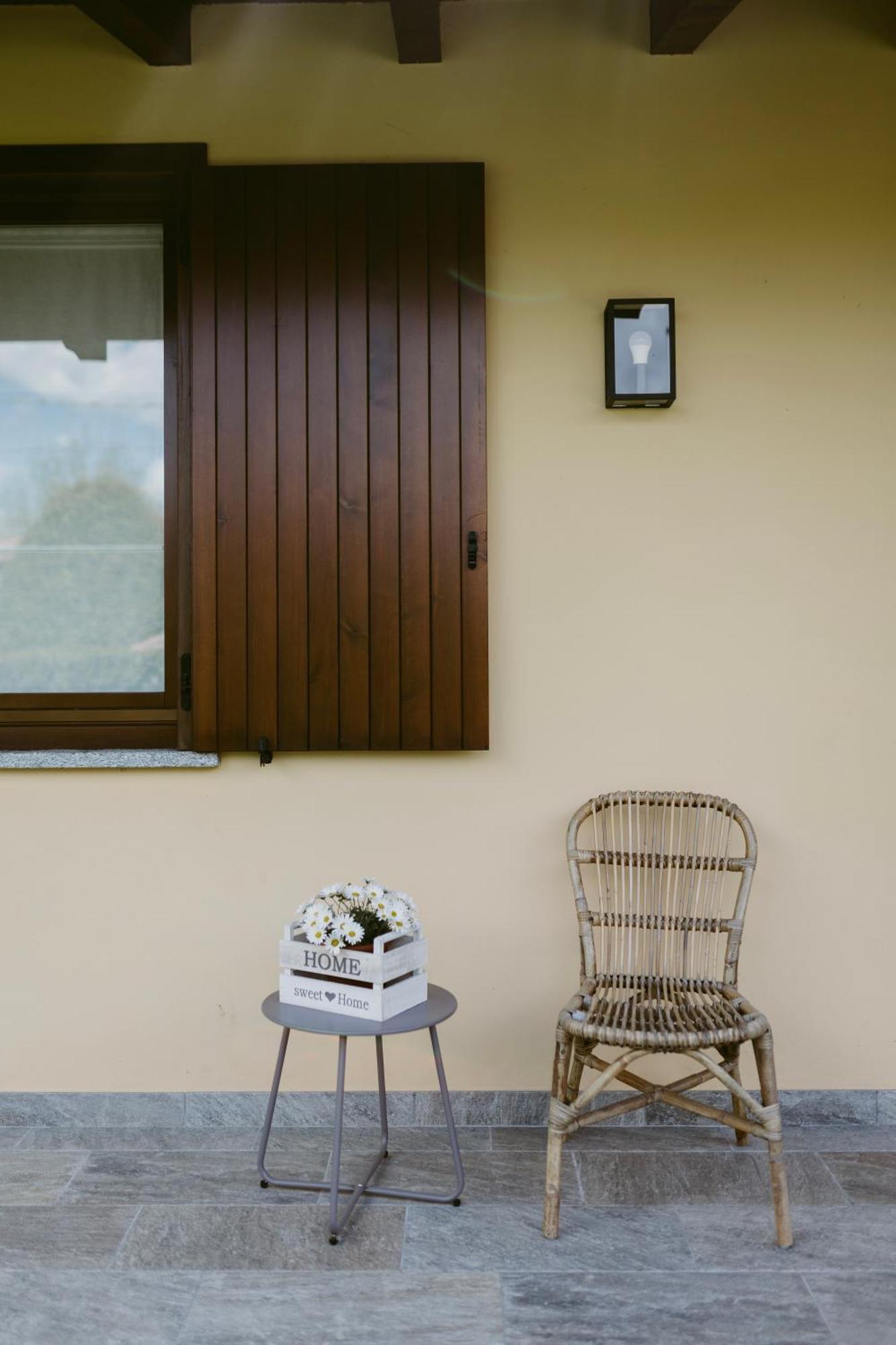 La Casetta Malpensa Guesthouse คาเซ นูโอเว ภายนอก รูปภาพ