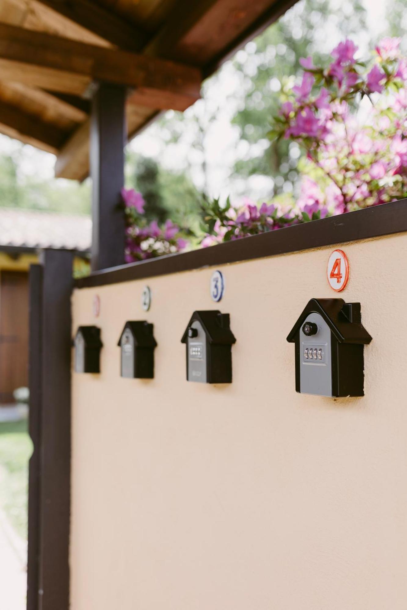 La Casetta Malpensa Guesthouse คาเซ นูโอเว ภายนอก รูปภาพ