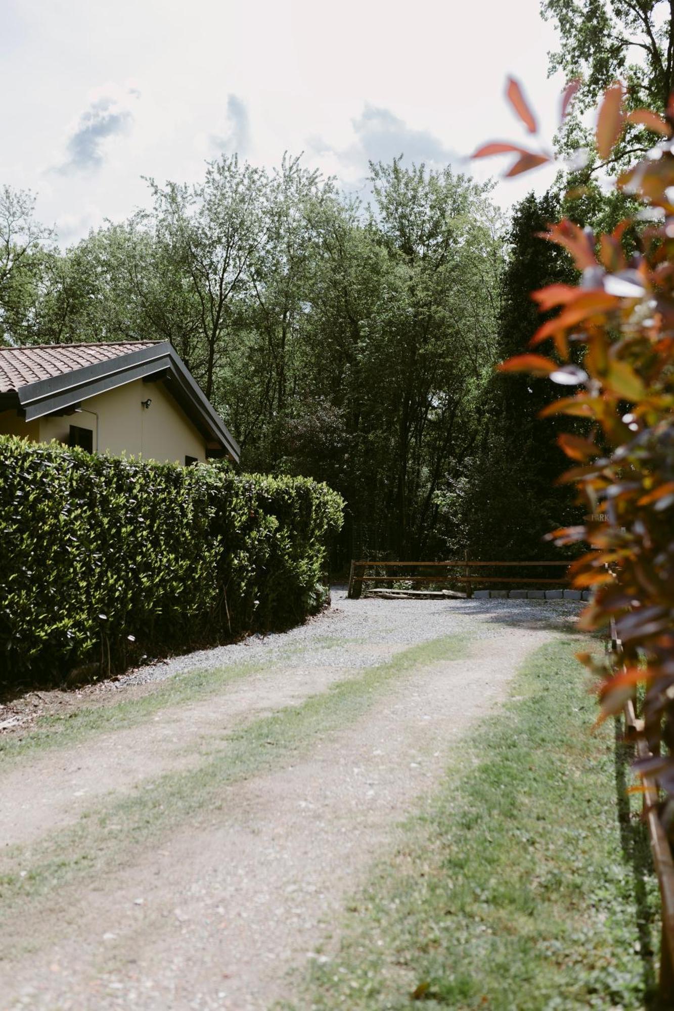 La Casetta Malpensa Guesthouse คาเซ นูโอเว ภายนอก รูปภาพ